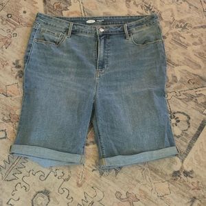 Like new Old Navy high rise Bermuda denim shorts
